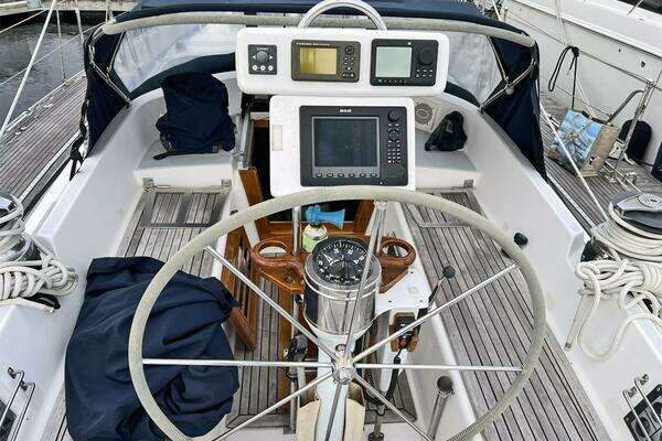 Photo of the 1992 Hylas 51 "CHACARA"