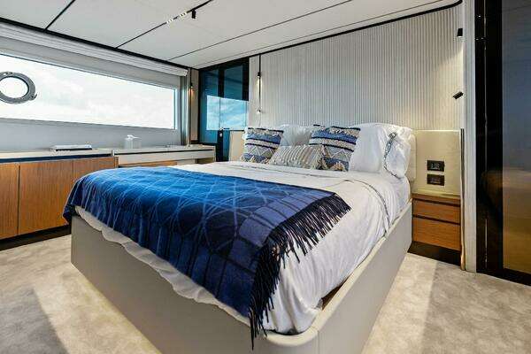 Ferretti Yachts 720 Yacht For Sale