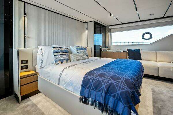 Ferretti Yachts 720 Yacht For Sale