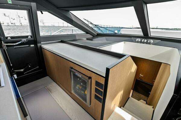 Ferretti Yachts 720 Yacht For Sale