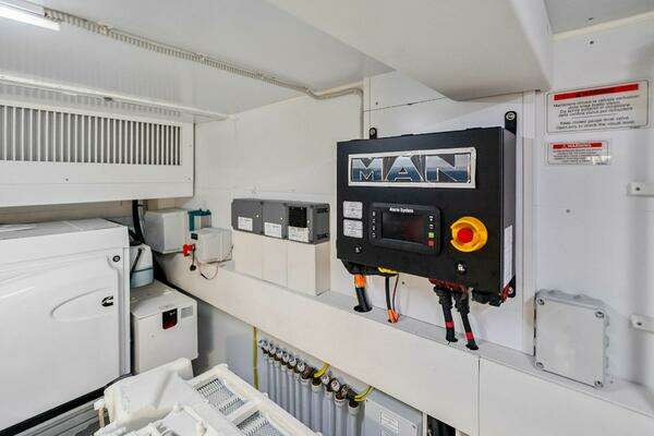 Ferretti Yachts 720 Yacht For Sale