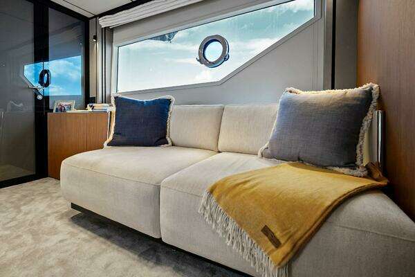 Ferretti Yachts 720 Yacht For Sale