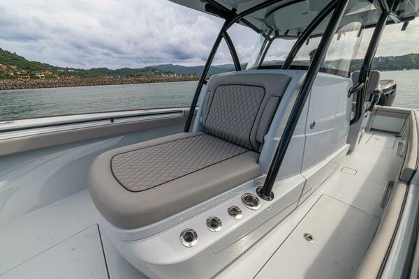 33ft Valhalla Boatworks Yacht For Sale