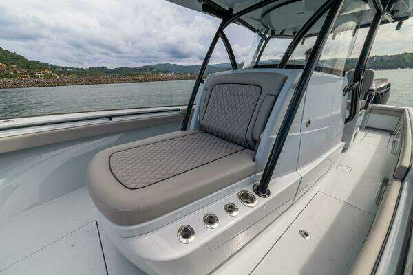 Valhalla Boatworks V-33 Yacht For Sale