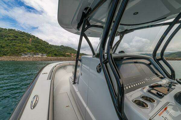 Valhalla Boatworks V-33 Yacht For Sale