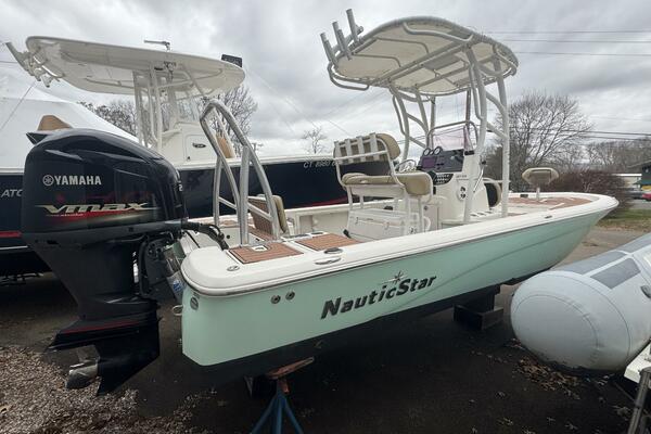 23ft NauticStar Yacht For Sale