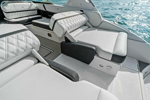 29ft Regal Yacht For Sale