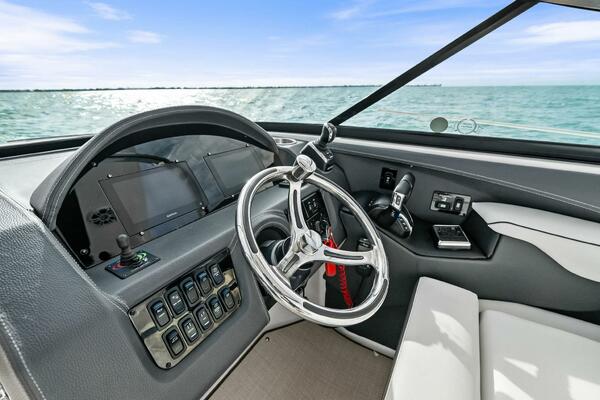 29ft Regal Yacht For Sale