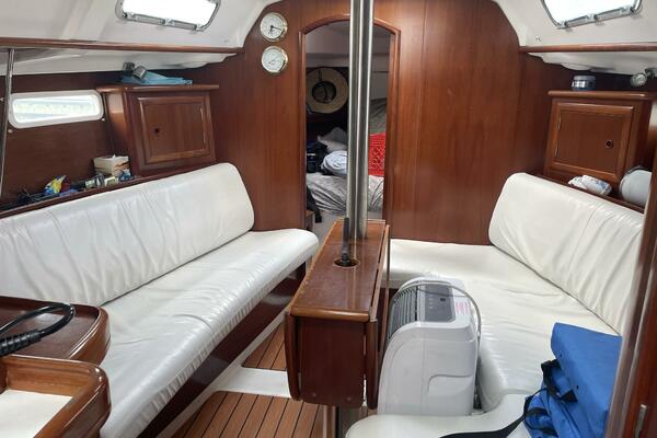 Juliana 33ft Beneteau Yacht For Sale