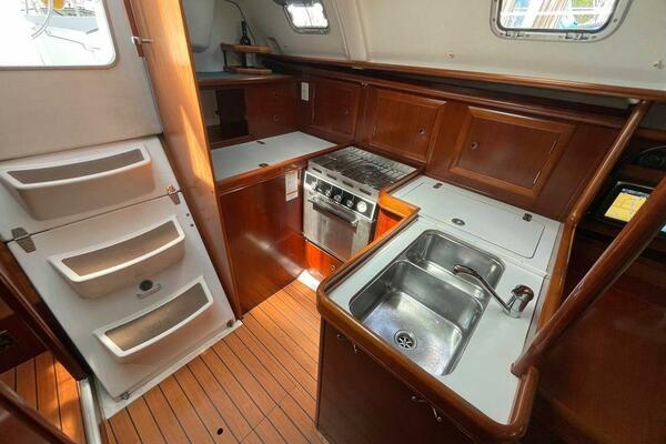 Juliana 33ft Beneteau Yacht For Sale