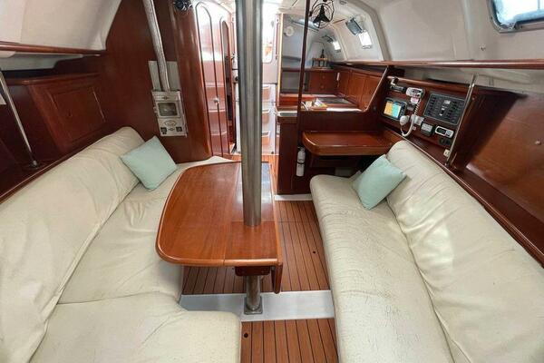 Juliana 33ft Beneteau Yacht For Sale