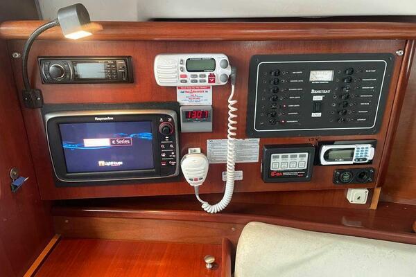 Juliana 33ft Beneteau Yacht For Sale