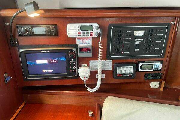 Photo of the 2002 Beneteau 331 "Juliana"