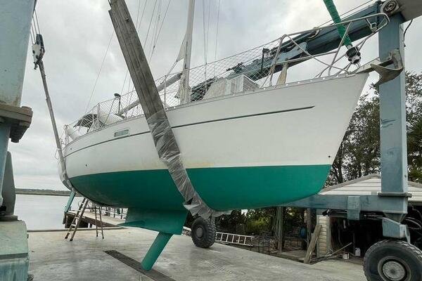 Juliana 33ft Beneteau Yacht For Sale
