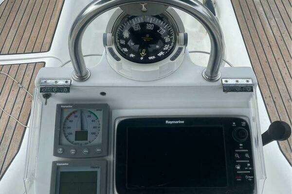 Photo of the 2002 Beneteau 331 "Juliana"