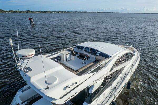 Galeon 560 Sky Yacht For Sale