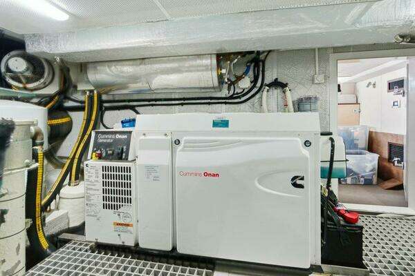 Galeon 560 Sky Yacht For Sale