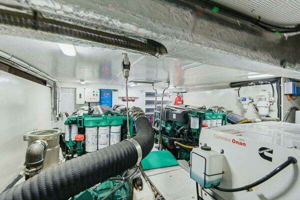 Galeon 560 Sky Yacht For Sale