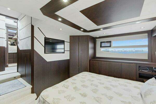 Galeon 560 Sky Yacht For Sale