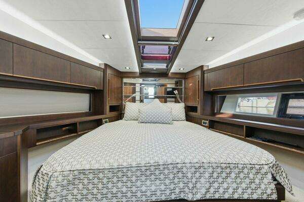 Galeon 560 Sky Yacht For Sale
