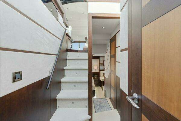 Galeon 560 Sky Yacht For Sale