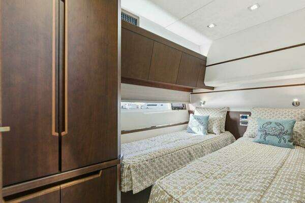 Galeon 560 Sky Yacht For Sale