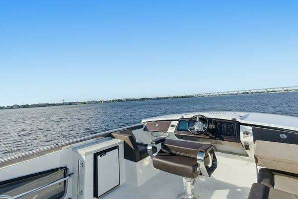 Galeon 560 Sky Yacht For Sale