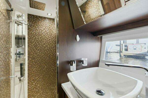 Galeon 560 Sky Yacht For Sale