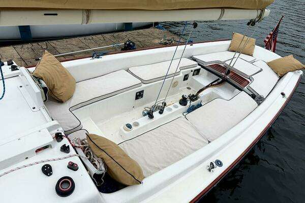 Photo of the 2008 e Sailing Yachts e33 "Imagine"
