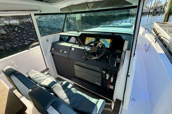 Axopar 37 Cross Cabin Yacht For Sale