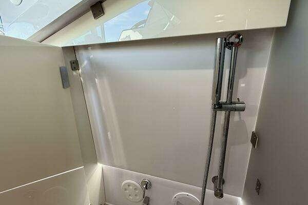 Axopar 37 Cross Cabin Yacht For Sale