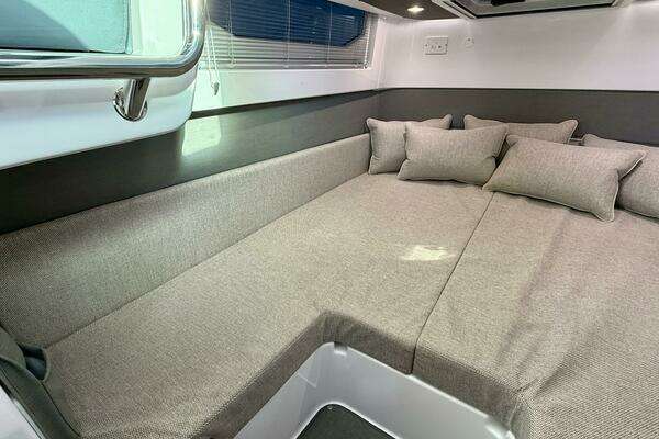 Axopar 37 Cross Cabin Yacht For Sale