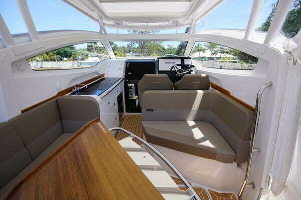 Nimbus Weekender 9 #288 Yacht For Sale