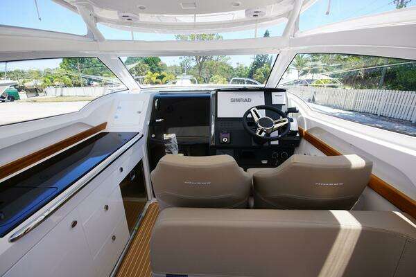 Nimbus Weekender 9 #288 Yacht For Sale