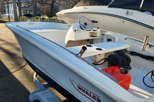 13ft Boston Whaler Yacht For Sale