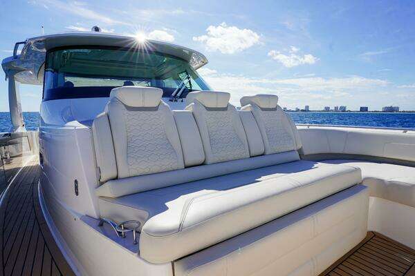 Tiara Yachts 48 LS Yacht For Sale