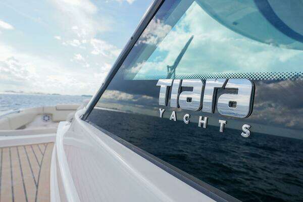 Tiara Yachts 48 LS Yacht For Sale