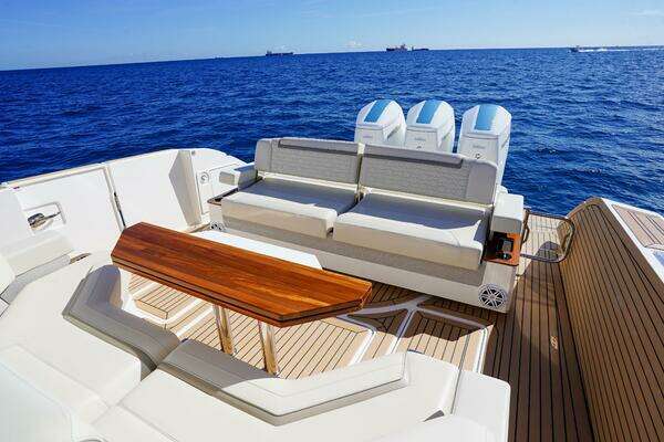 Tiara Yachts 48 LS Yacht For Sale