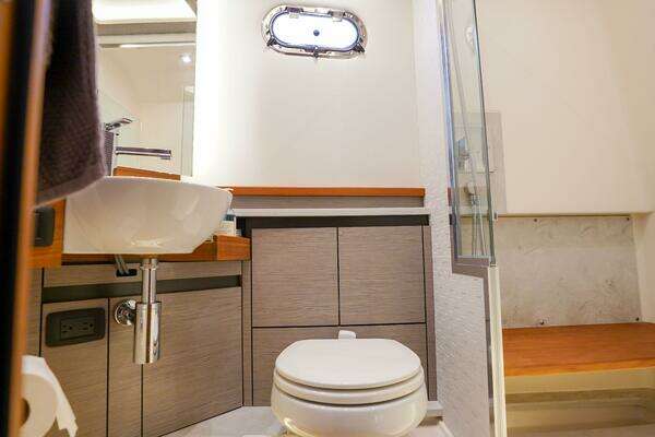 Tiara Yachts 48 LS Yacht For Sale