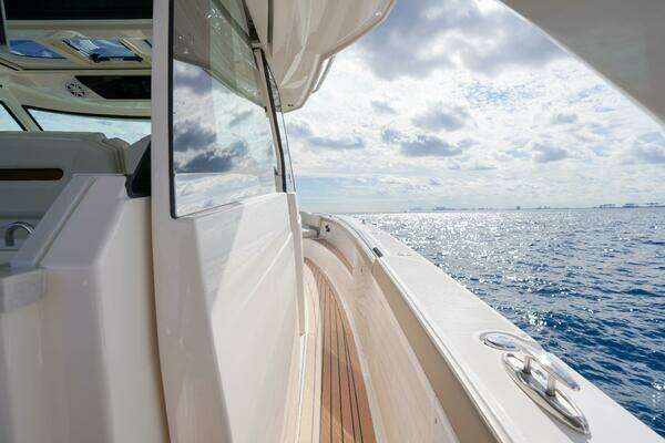 Tiara Yachts 48 LS Yacht For Sale