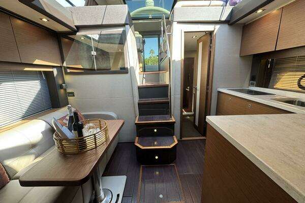 Sea Ray 470 Sundancer Yacht For Sale