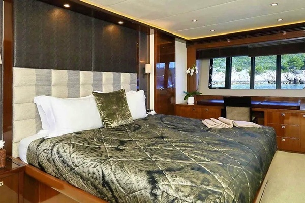 Photo of the 2011 Princess Yachts Princess V85 "AGAVE"