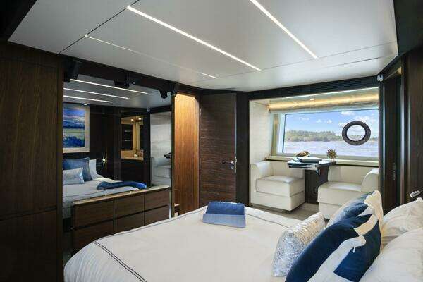 Azimut 72 Flybridge Yacht For Sale