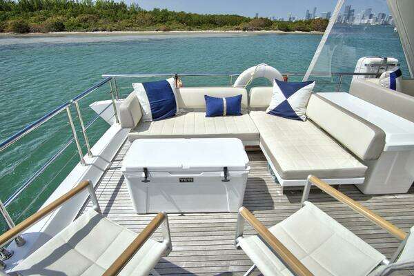 Azimut 72 Flybridge Yacht For Sale