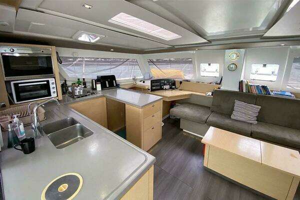 Fountaine Pajot Helia 44 Yacht For Sale