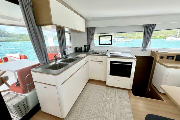 Kweli 44ft Excess Yacht For Sale