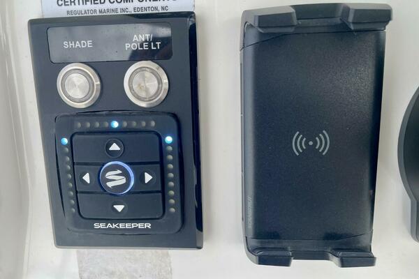 R amp R 28ft Regulator Yacht For Sale