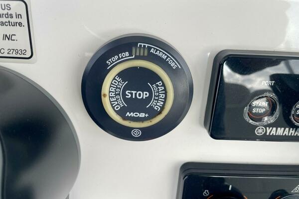 R amp R 28ft Regulator Yacht For Sale