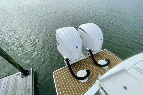 R amp R 28ft Regulator Yacht For Sale