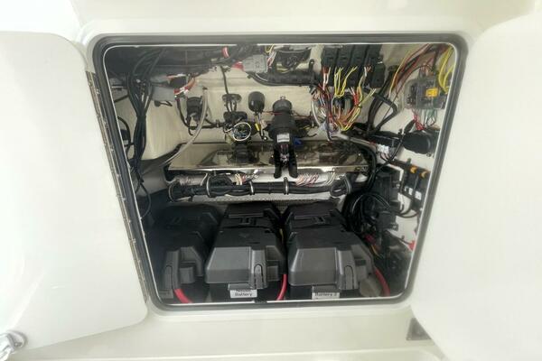 R amp R 28ft Regulator Yacht For Sale